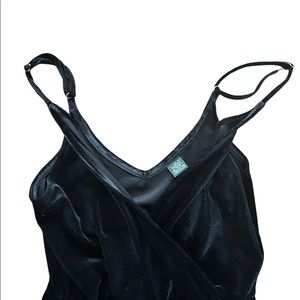 Perfect condition! Adjustable straps for a cozy fit! Worn once.